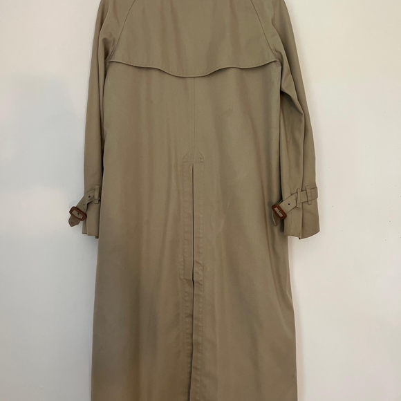 Burberry Trench Coat with Removable Wool Lining - Picture 7 of 16